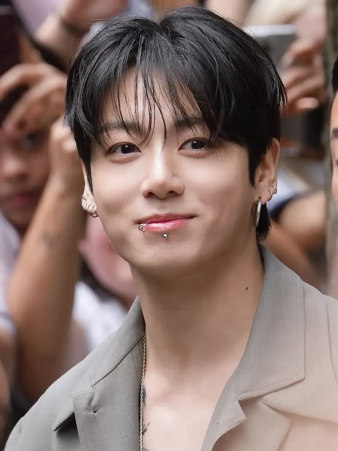 Jungkook Dominates NYFW as Calvin Klein’s Global Ambassador!