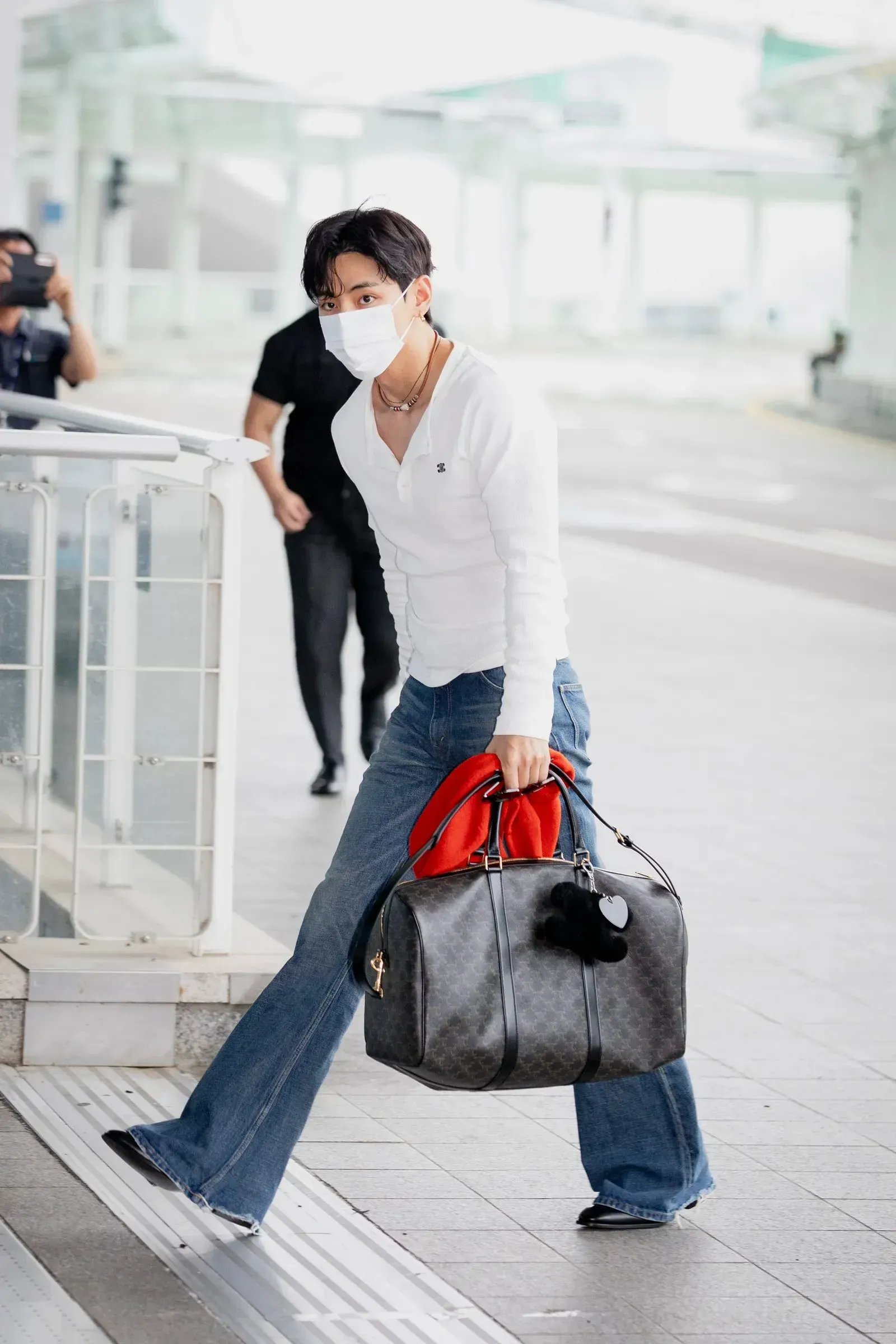 Kim Taehyung Steals the Spotlight at CELINE’s Printemps 2026 Show in Paris