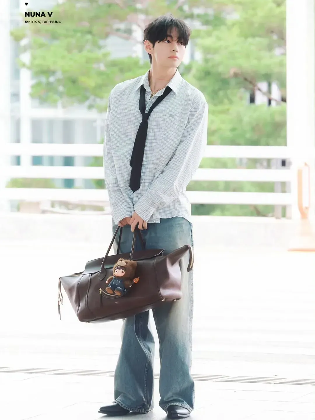 Taehyung Graces Celine Été 2026 Runway in Paris