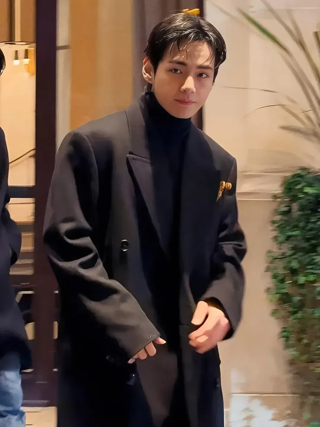 Taehyung Graces Celine Été 2026 Runway in Paris