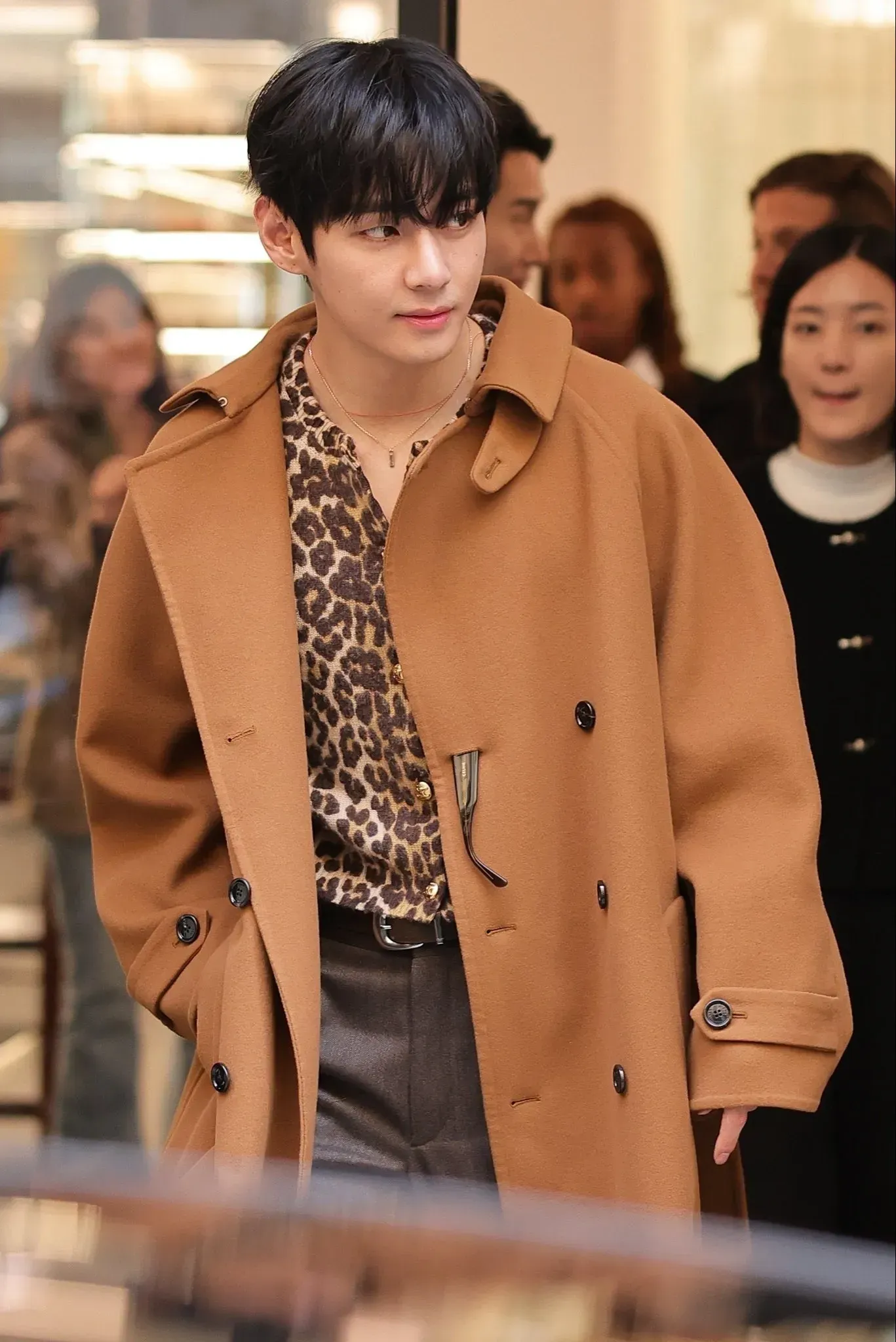 Taehyung Graces Celine Été 2026 Runway in Paris