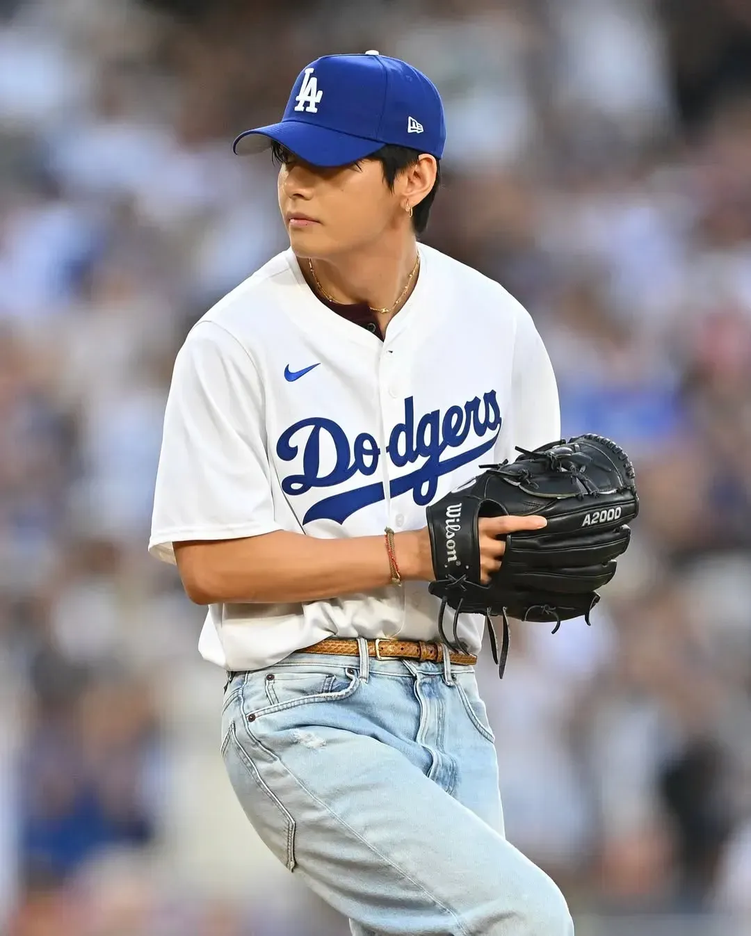 Taehyung throwing the First Pitch at the Dodgers game! 