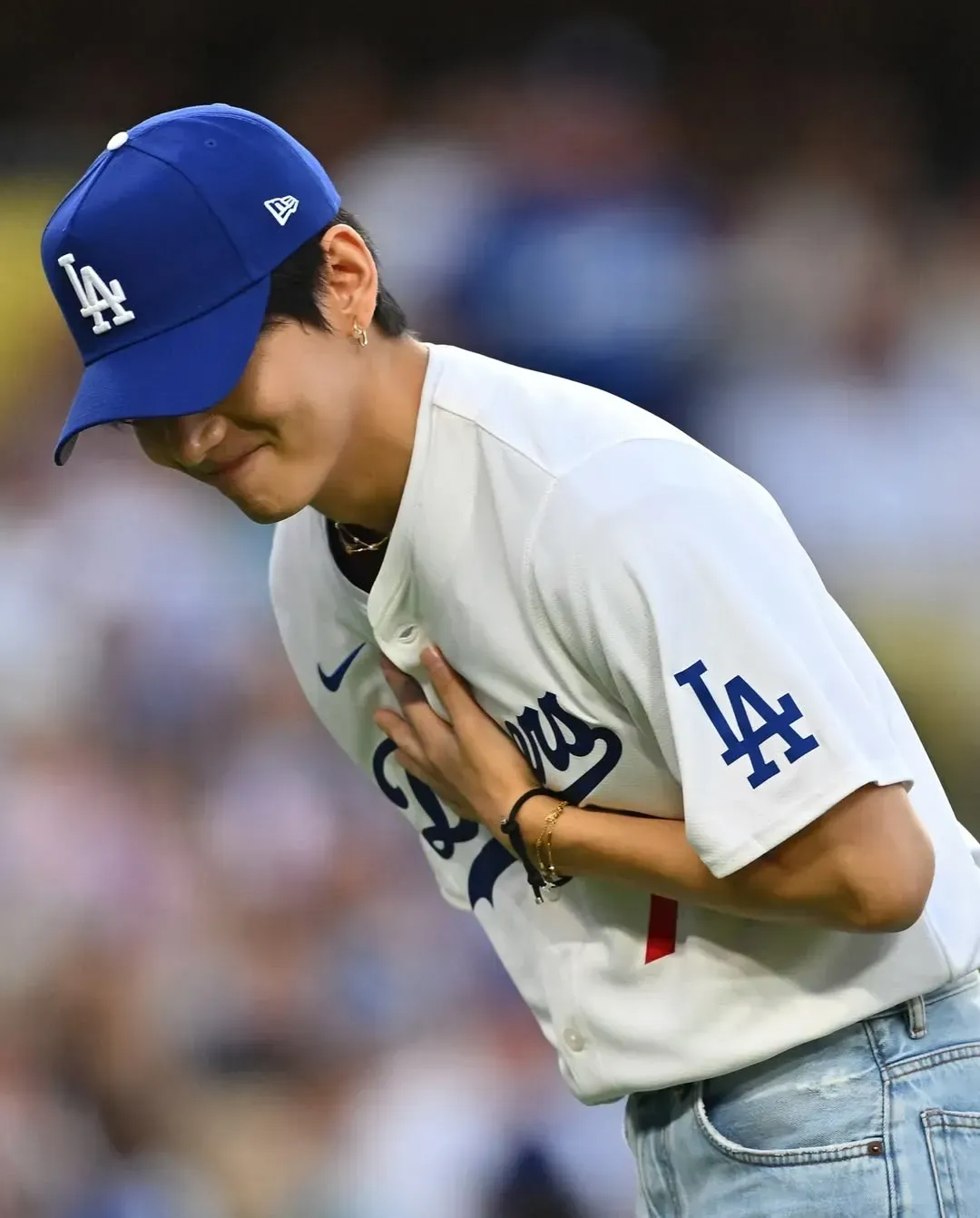Taehyung throwing the First Pitch at the Dodgers game! 