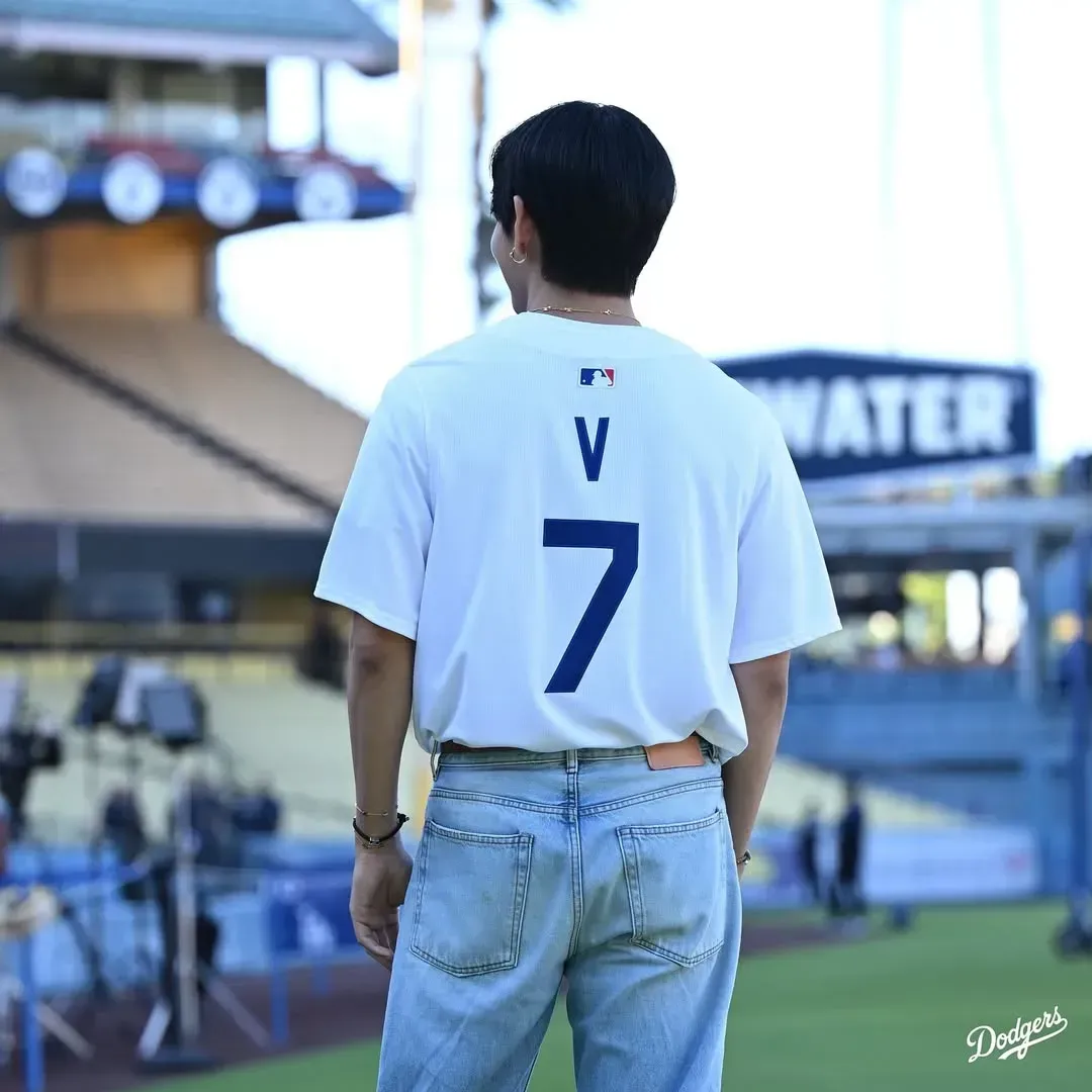 Taehyung throwing the First Pitch at the Dodgers game! 